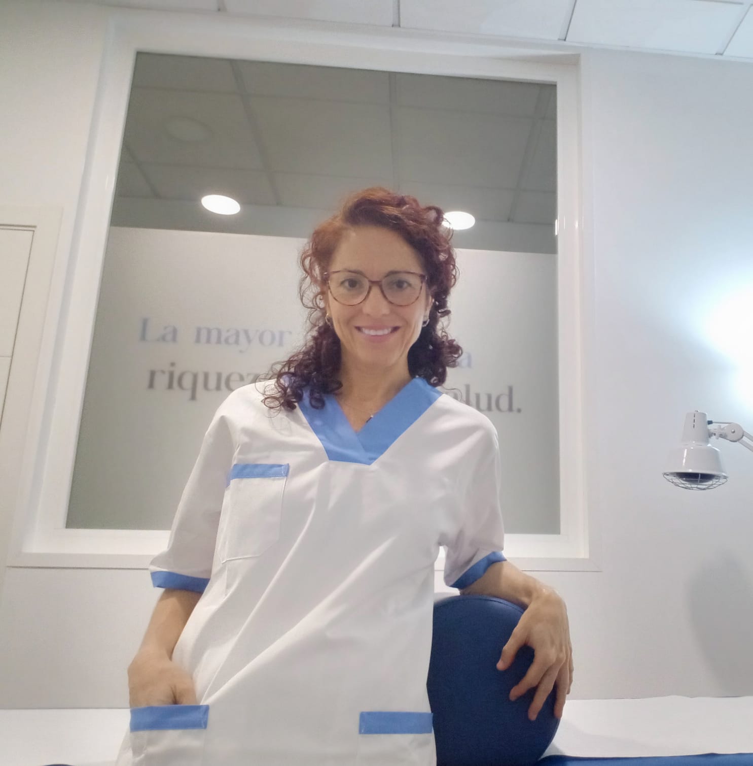 Virginia G. Guerra, fisioterapeuta, en su consulta en Sevilla.